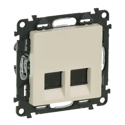 Розетка компьютерная 2-м Valena Life RJ45 кат.5E UTP с лицев. панелью механизм сл. кость Leg 753541