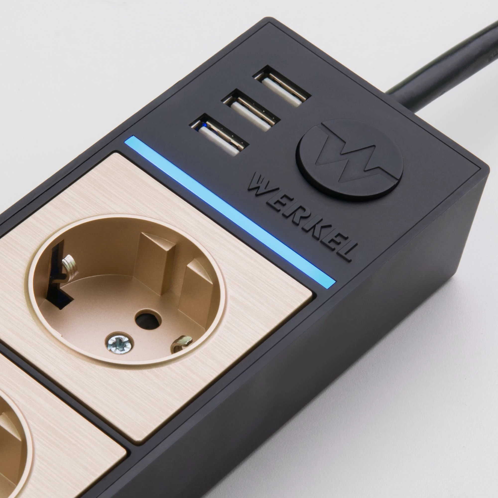Розеточный блок 4-х местный + 3 USB черный/шампань рифленый W6514944 3
