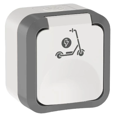 Розетка 1-м ОП TORS 16А IP55 TS321 с заземл. защ. шторки с крышкой с иконкой самокат сер./бел. IEK TS-R110-16-55-K41