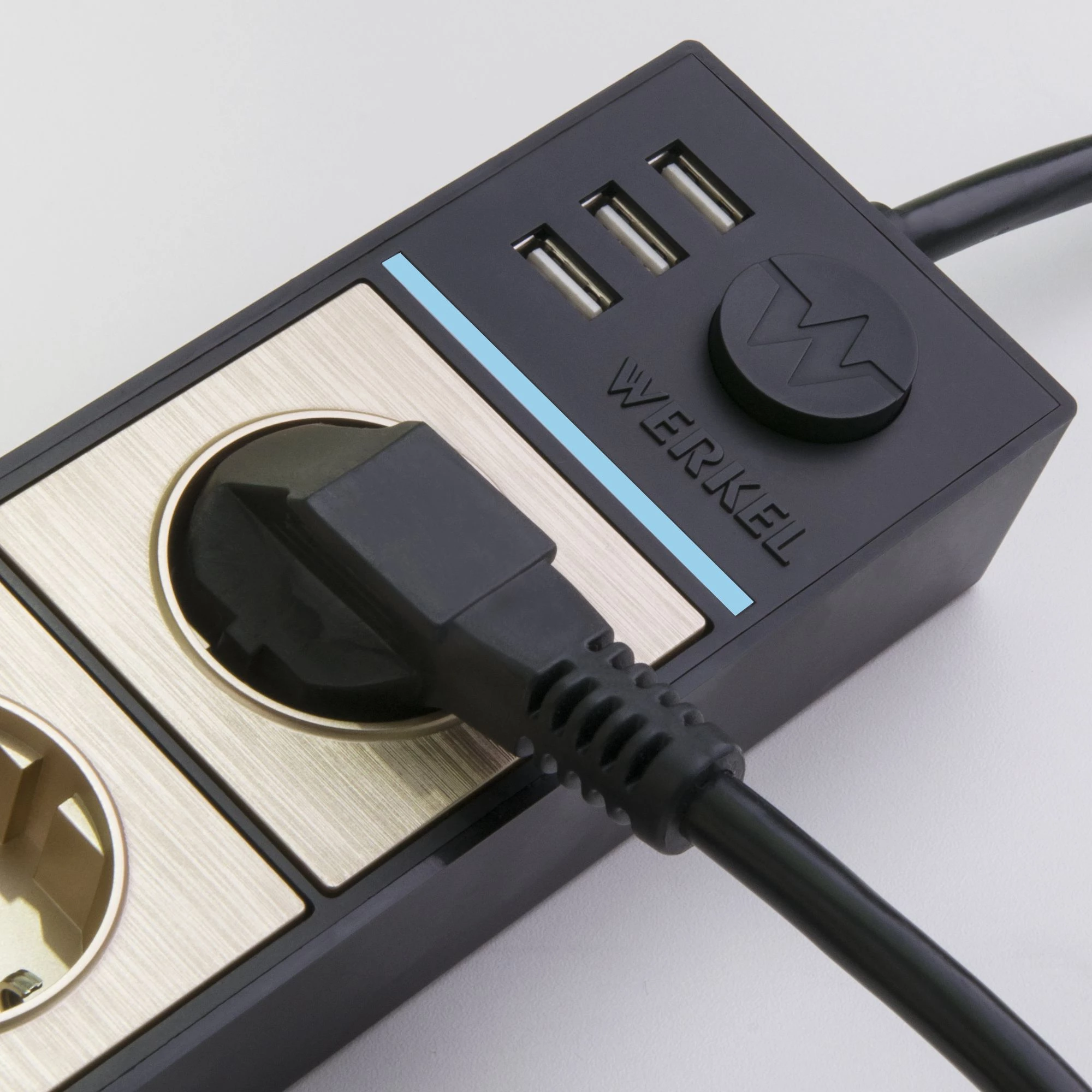 Розеточный блок 4-х местный + 3 USB черный/шампань рифленый W6514944 2