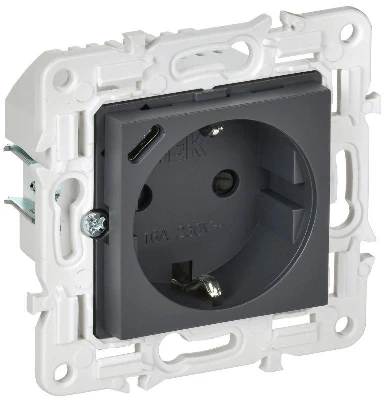 Розетка SKANDY 18Вт 16А с заземл. защ. шторки с USB C SK-R17T титан IEK SK-R14-16-U14-018-K48